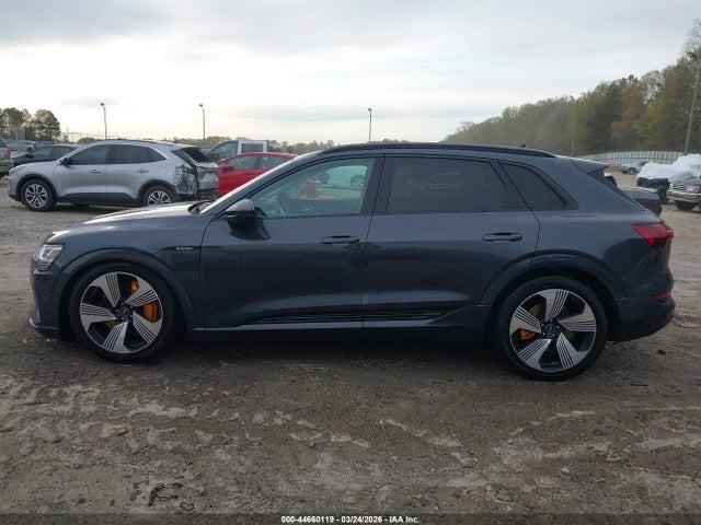 WA1LAAGE3NB032335 Audi E-tron Premium Plus Quattro