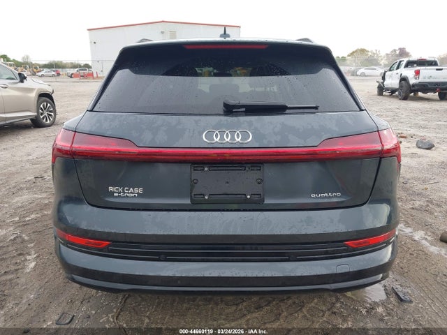 WA1LAAGE3NB032335 Audi E-tron Premium Plus Quattro