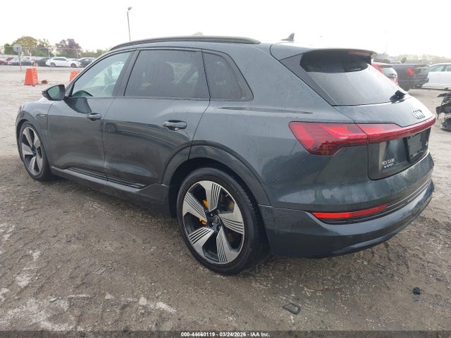 WA1LAAGE3NB032335 Audi E-tron Premium Plus Quattro