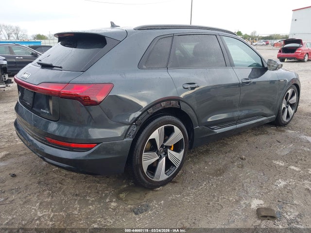 WA1LAAGE3NB032335 Audi E-tron Premium Plus Quattro
