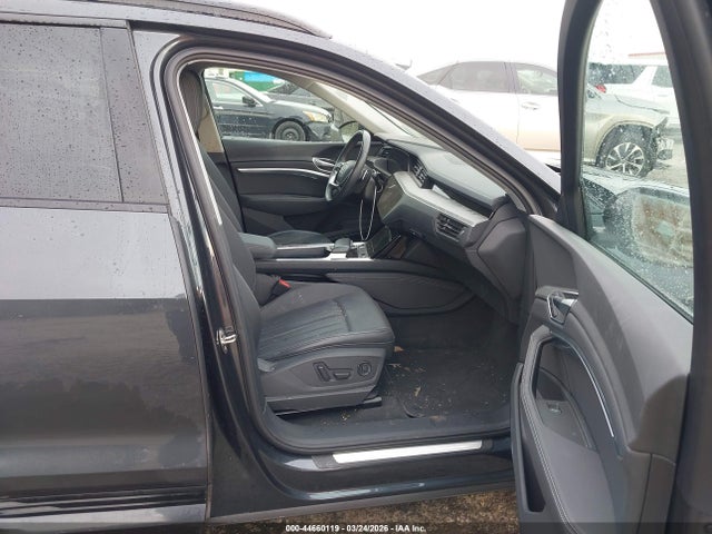 WA1LAAGE3NB032335 Audi E-tron Premium Plus Quattro