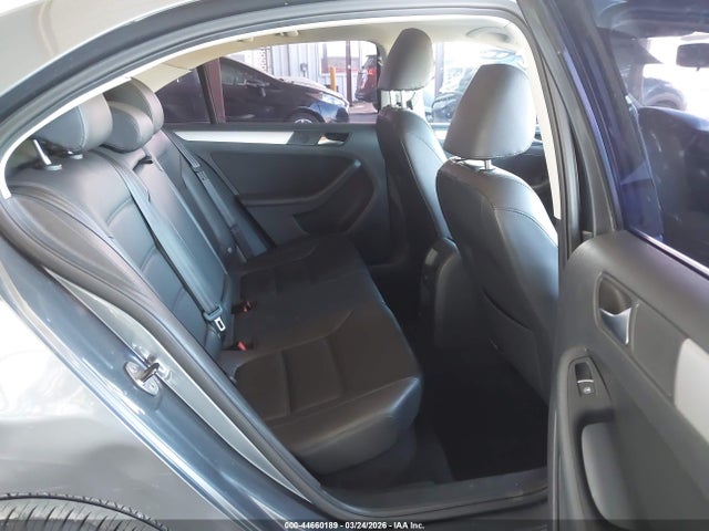 44660189 :رقم المزاد ، 3VWDP7AJ6DM389496 vin ، 2013 Volkswagen Jetta Se مزاد بيع