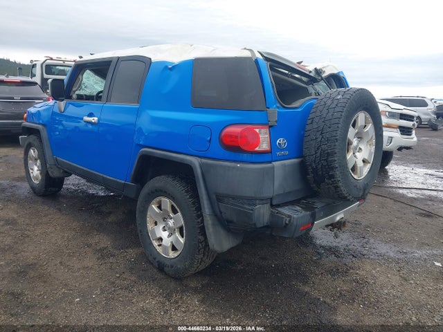 2007 TOYOTA FJ CRUISER JTEBU11F970077056 Photo 2