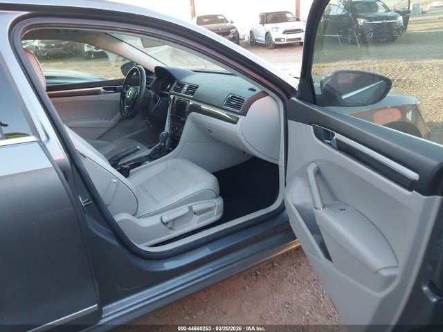 Продаж на аукціоні авто 2017 Volkswagen Passat 1.8t Se, vin: 1VWBT7A31HC063326, номер лоту: 44660253