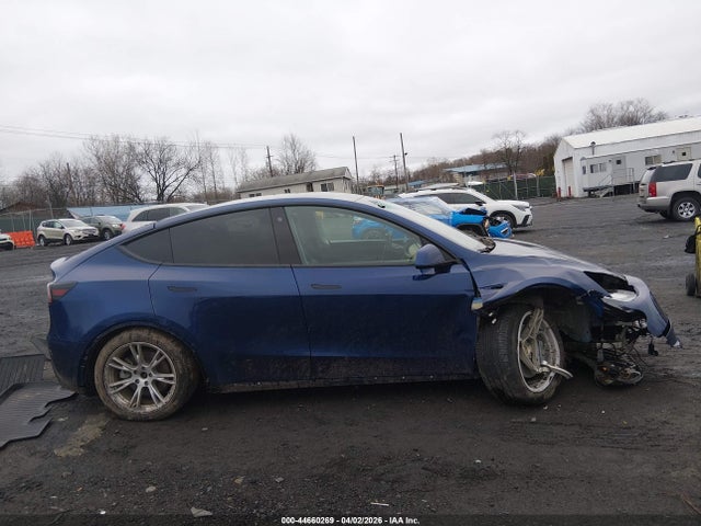 2021 Tesla Model Y Standard Range Rear-wheel Drive მანქანა იყიდება აუქციონზე, vin: 5YJYGDED2MF210804, აუქციონის ნომერი: 44660269