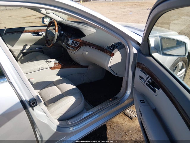 2010 MERCEDES-BENZ S 550 WDDNG7BB7AA342734 Photo 4