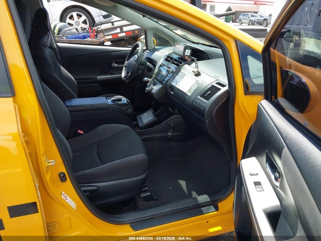2015 TOYOTA PRIUS V JTDZN3EU6FJ039989 Photo 4