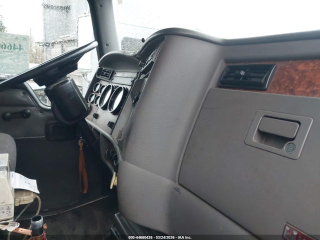 Продажа на аукционе авто 2005 Kenworth Construction T300, vin: 2NKMHD7X25M073772, номер лота: 44660426