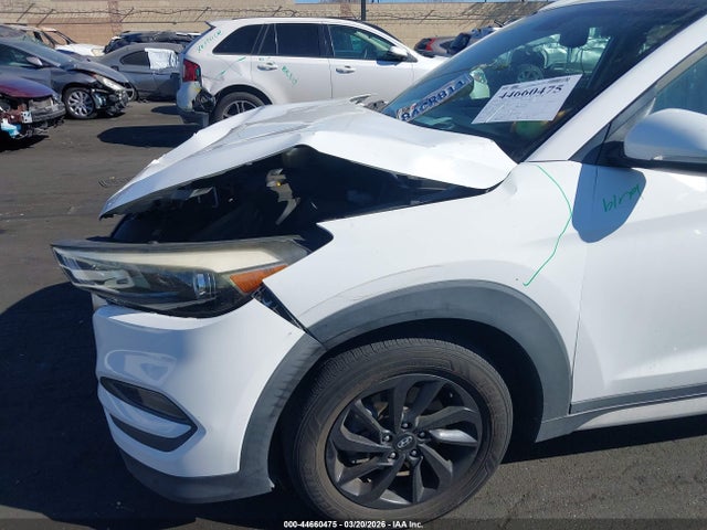 KM8J33A43HU546578 Hyundai Tucson Se Plus