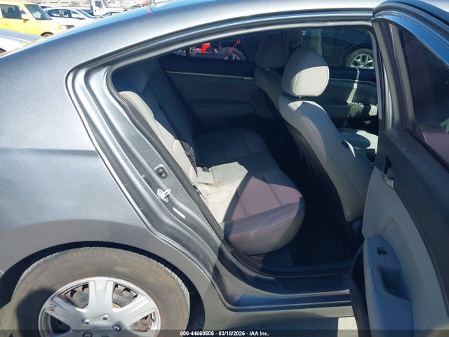 KMHD74LF8HU087506 Hyundai ELANTRA SE