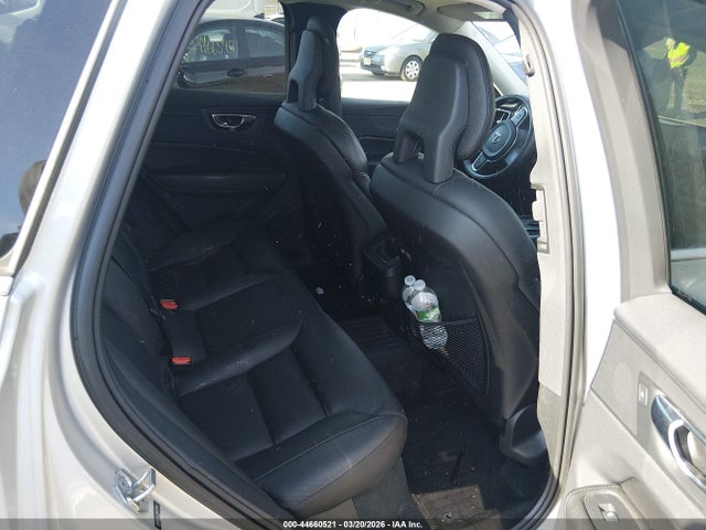 2018 VOLVO XC60 LYV102RK7JB097089 Photo 7