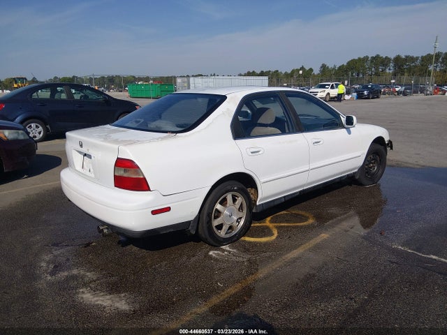 1994 HONDA ACCORD JHMCD5658RC010061 Photo 3