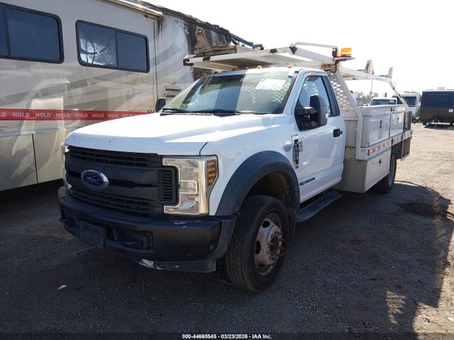 Ford F-550 Chassis Xl 2019 1FDUF5GTXKDA00673 Image 2
