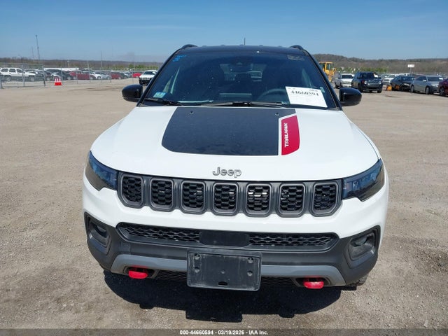 2025 Jeep Compass Trailhawk 4x4 მანქანა იყიდება აუქციონზე, vin: 3C4NJDDN2ST621682, აუქციონის ნომერი: 44660594