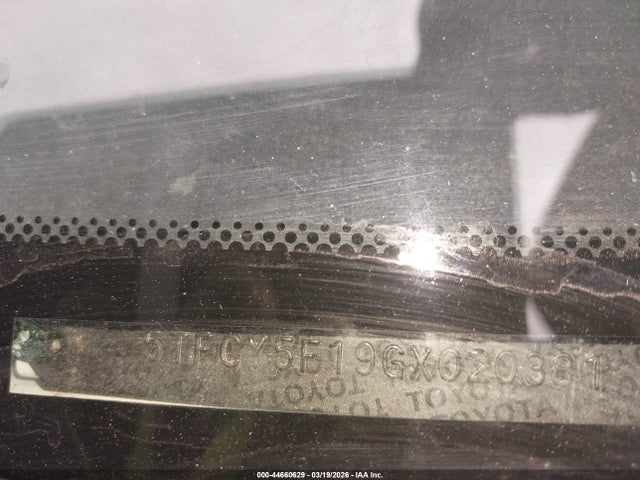 5TFCY5F19GX020381 Toyota Tundra Sr 5.7l V8