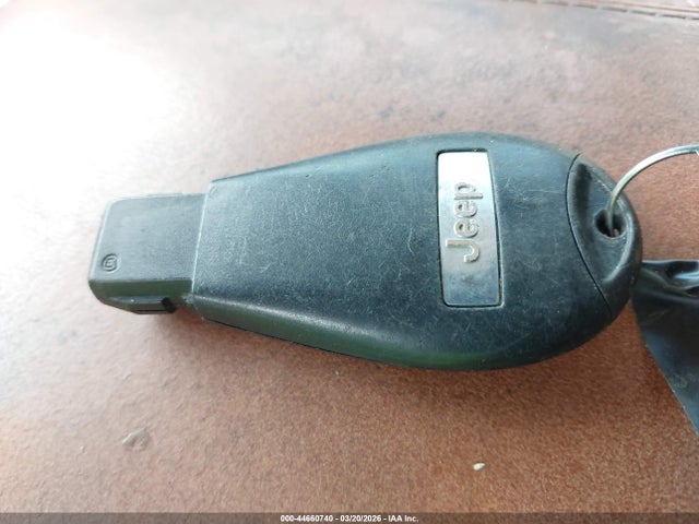 44660740 :رقم المزاد ، 1C4RJECT0CC277483 vin ، 2012 Jeep Grand Cherokee Overland مزاد بيع