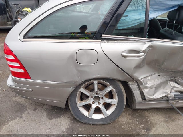 Продаж на аукціоні авто 2005 Mercedes-benz C 240 Luxury 4matic, vin: WDBRH81J25F562412, номер лоту: 44660871