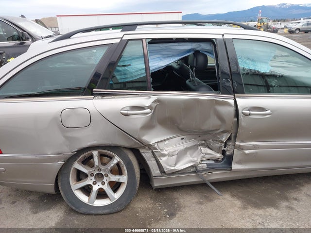 Продаж на аукціоні авто 2005 Mercedes-benz C 240 Luxury 4matic, vin: WDBRH81J25F562412, номер лоту: 44660871