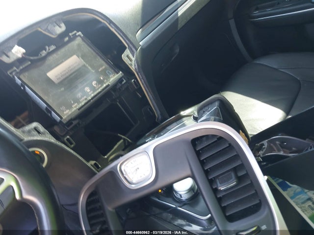 44660962 :رقم المزاد ، 2C3CCAAG9FH766713 vin ، 2015 Chrysler 300 Limited مزاد بيع