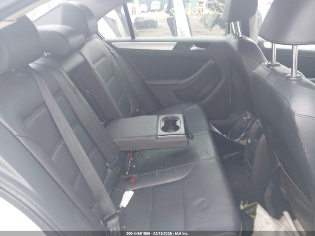 2014 Volkswagen Jetta 1.8t Se მანქანა იყიდება აუქციონზე, vin: 3VWD17AJ2EM202127, აუქციონის ნომერი: 44661056