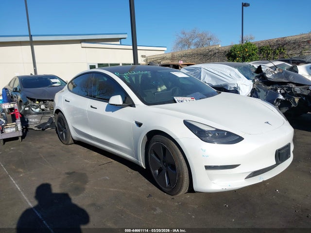 2021 Tesla Model 3 Standard Range Plus Rear-wheel Drive მანქანა იყიდება აუქციონზე, vin: 5YJ3E1EAXMF941372, აუქციონის ნომერი: 44661114