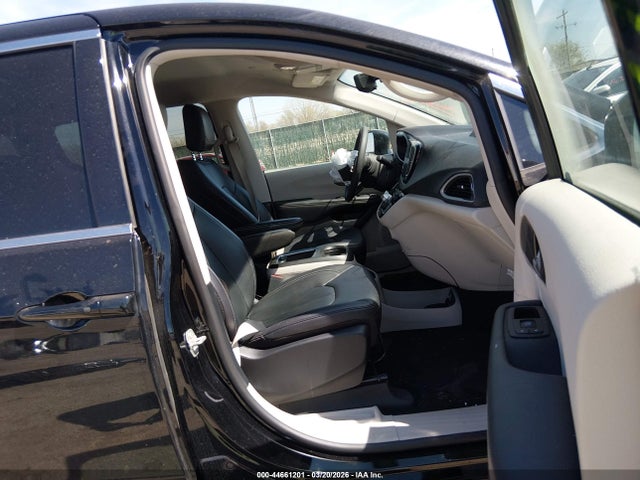 2024 CHRYSLER PACIFICA 2C4RC1BG4RR139730 Photo 4