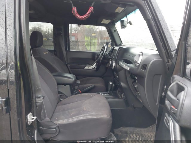 44661343 :رقم المزاد ، 1C4HJWEG6EL132288 vin ، 2014 Jeep Wrangler Unlimited Sahara مزاد بيع