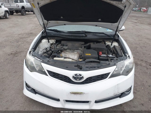 44661444 :رقم المزاد ، 4T1BF1FK4EU414643 vin ، 2014 Toyota Camry Se مزاد بيع