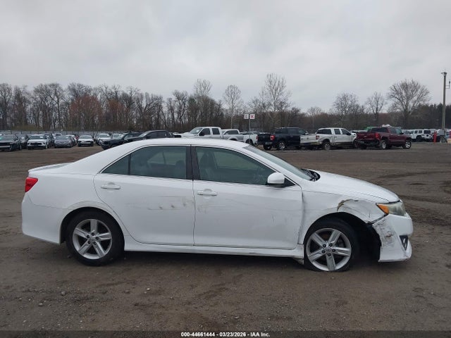 44661444 :رقم المزاد ، 4T1BF1FK4EU414643 vin ، 2014 Toyota Camry Se مزاد بيع
