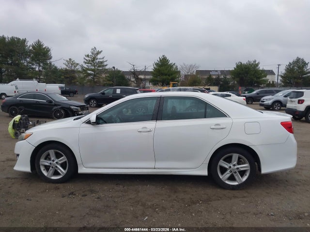 44661444 :رقم المزاد ، 4T1BF1FK4EU414643 vin ، 2014 Toyota Camry Se مزاد بيع