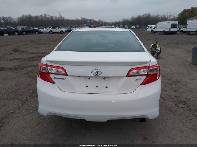 44661444 :رقم المزاد ، 4T1BF1FK4EU414643 vin ، 2014 Toyota Camry Se مزاد بيع