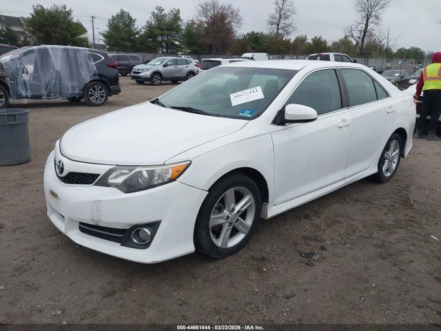 44661444 :رقم المزاد ، 4T1BF1FK4EU414643 vin ، 2014 Toyota Camry Se مزاد بيع