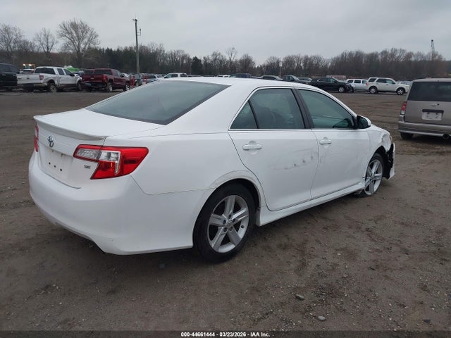 44661444 :رقم المزاد ، 4T1BF1FK4EU414643 vin ، 2014 Toyota Camry Se مزاد بيع