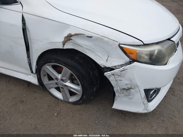 44661444 :رقم المزاد ، 4T1BF1FK4EU414643 vin ، 2014 Toyota Camry Se مزاد بيع
