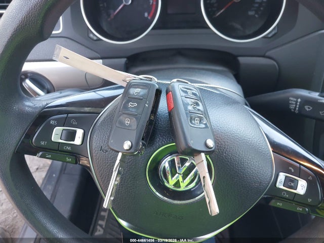 44661456 :رقم المزاد ، 3VWD17AJ5FM230814 vin ، 2015 Volkswagen Jetta 1.8t Se مزاد بيع