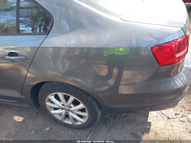 44661456 :رقم المزاد ، 3VWD17AJ5FM230814 vin ، 2015 Volkswagen Jetta 1.8t Se مزاد بيع