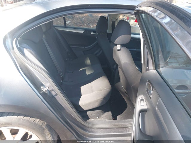 44661456 :رقم المزاد ، 3VWD17AJ5FM230814 vin ، 2015 Volkswagen Jetta 1.8t Se مزاد بيع