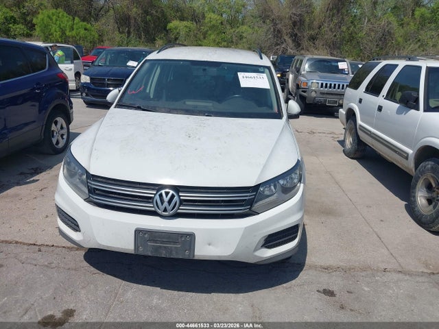 WVGAV7AX1FW575462 Volkswagen TIGUAN SE
