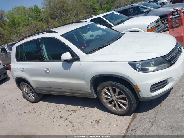 WVGAV7AX1FW575462 Volkswagen TIGUAN SE