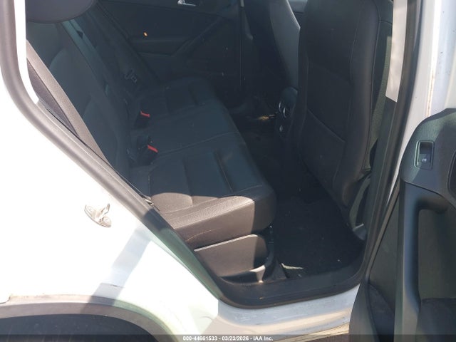 WVGAV7AX1FW575462 Volkswagen TIGUAN SE