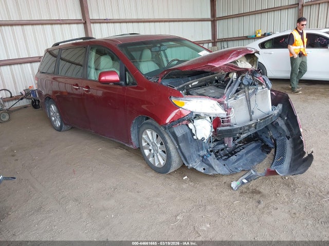 44661665 :رقم المزاد ، 5TDYK3DC1BS055219 vin ، 2011 Toyota Sienna Limited V6 مزاد بيع