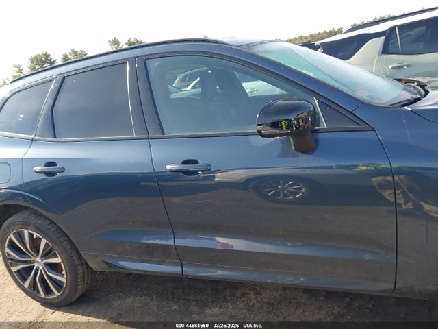 Volvo Xc60 B5 Plus Dark Theme 2024 YV4L12RL7R1855771 Image 13