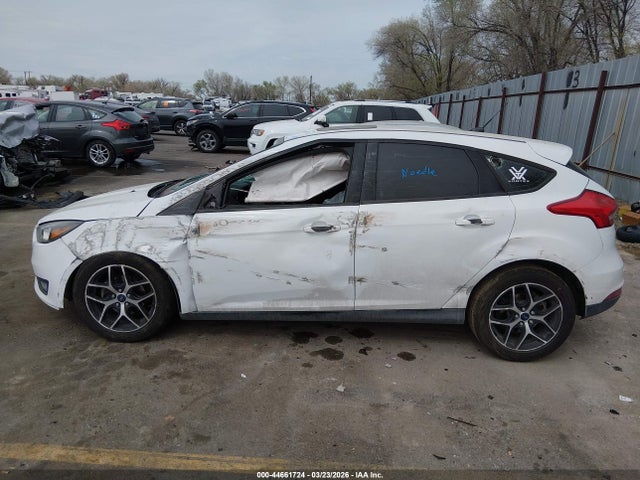 1FADP3M20JL326705 Ford FOCUS SEL