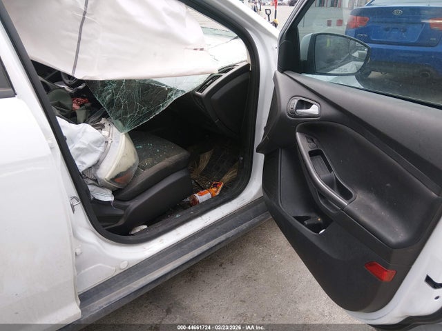 1FADP3M20JL326705 Ford FOCUS SEL