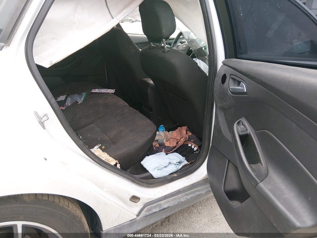1FADP3M20JL326705 Ford FOCUS SEL