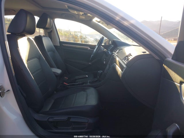 1VWBT7A36GC020518 Volkswagen Passat 1.8t Se
