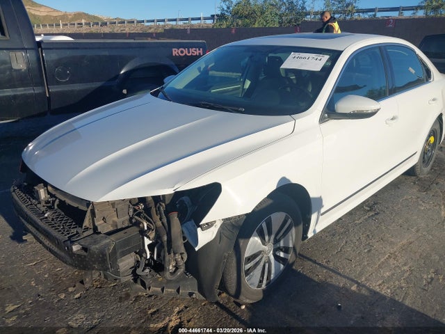 1VWBT7A36GC020518 Volkswagen Passat 1.8t Se