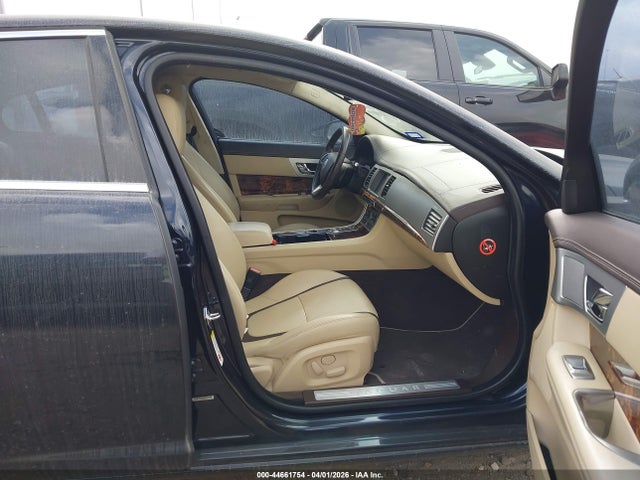2012 JAGUAR XF SAJWA0HB7CLS33438 Photo 4