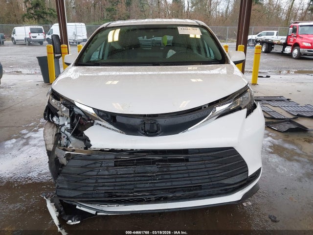 5TDKRKEC8MS043212 Toyota SIENNA LE