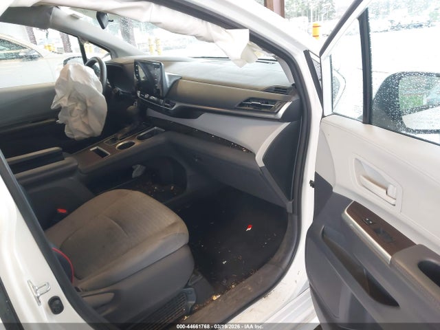 2021 TOYOTA SIENNA 5TDKRKEC8MS043212 Photo 4